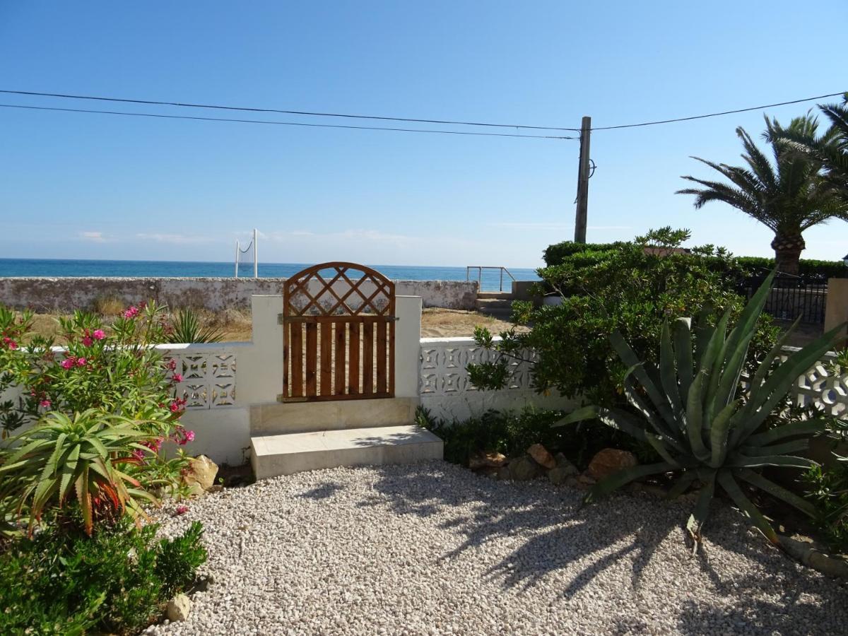 דניה Villa At Seafront With Private Garden-655 מראה חיצוני תמונה