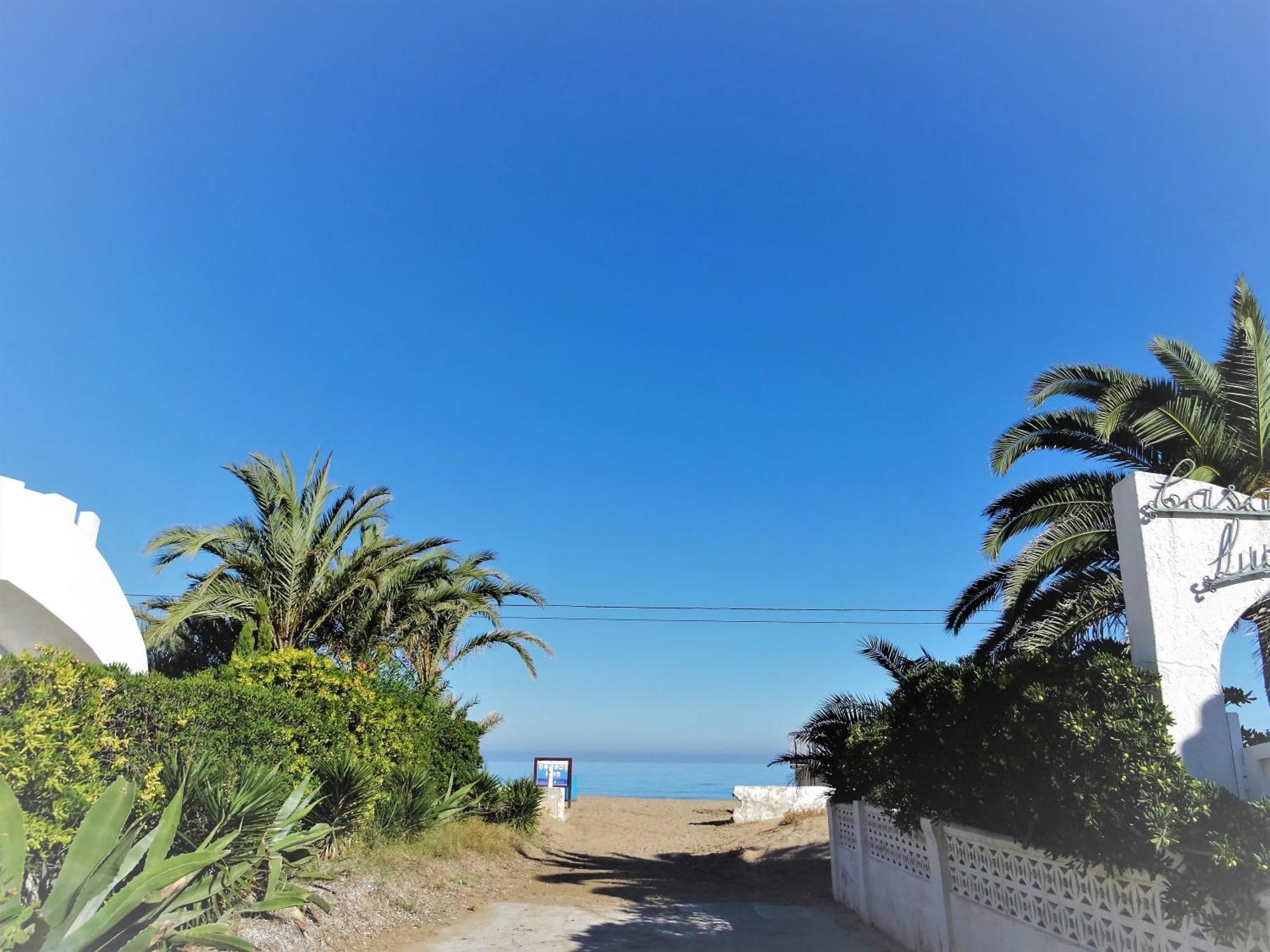 דניה Villa At Seafront With Private Garden-655 מראה חיצוני תמונה